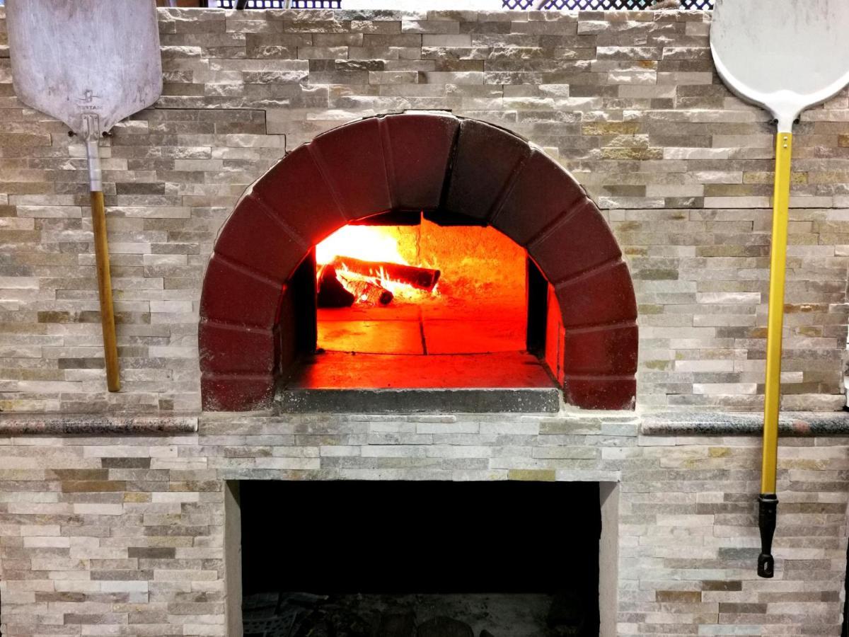 Hotel & Restaurant San Pellegrino Folelli ภายนอก รูปภาพ